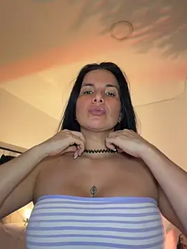 Snapshot of carol_cruz133 chatting on 05-12-26, 11:33 carol cruz133 online show from 05-12-26, 11:33