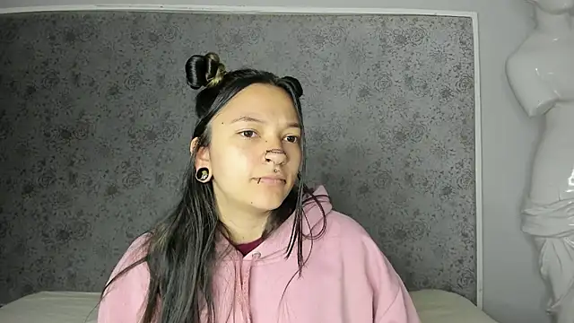 Kitty ravee online show from 10-13-25, 04:03