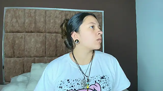 Kitty ravee online show from 10-12-25, 12:45