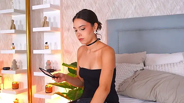Sofy Bradd online show from 07-10-26, 05:40