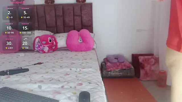 Snapshot of Lunna_desire chatting on 10-08-25, 10:43 Lunna desire online show from 10-08-25, 10:43