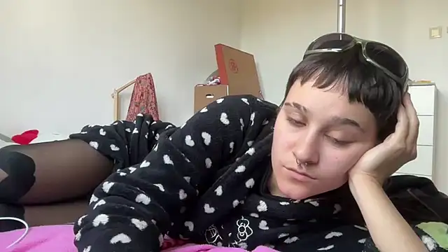 NIQUE TARAXX online show from 09-28-25, 04:03