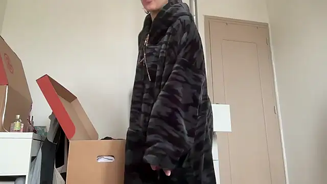 NIQUE TARAXX online show from 09-24-25, 12:00