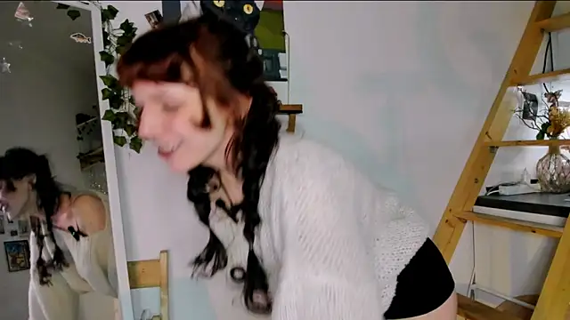 LeelooYolo online show from 05-06-26, 10:58