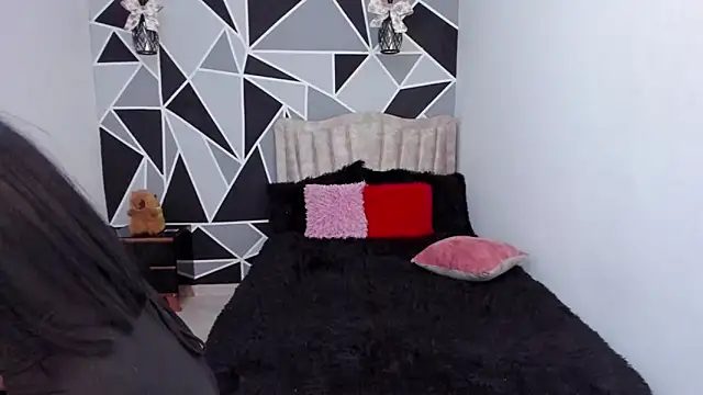 Snapshot of valeria-duarte chatting on 01-18-26, 08:01 valeria-duarte online show from 01-18-26, 08:01