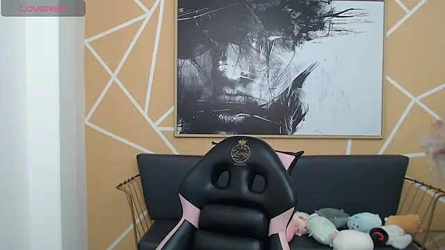 olivia russo  online show from 10-24-25, 08:19