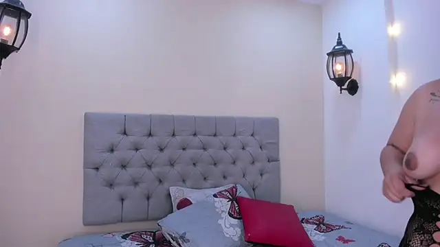Snapshot of SophieBigass chatting on 10-04-25, 07:48 SophieBigass online show from 10-04-25, 07:48