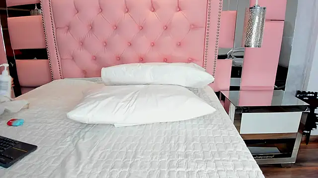 LiliCarterm online show from 11-08-25, 11:30