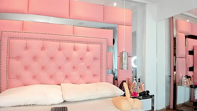 LiliCarterm online show from 02-04-26, 08:15