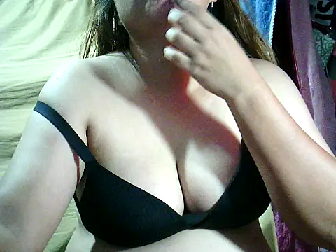 Snapshot of yuana25 chatting on 06-29-26, 06:53 yuana25 online show from 06-29-26, 06:53