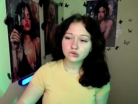 Snapshot of LadyAlice_ chatting on 10-13-25, 06:15 LadyAlice  online show from 10-13-25, 06:15