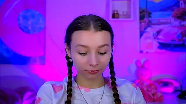 Snapshot of JulieDaniel chatting on 10-26-25, 04:35 JulieDaniel online show from 10-26-25, 04:35