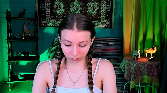 Snapshot of JulieDaniel chatting on 12-02-25, 04:14 JulieDaniel online show from 12-02-25, 04:14