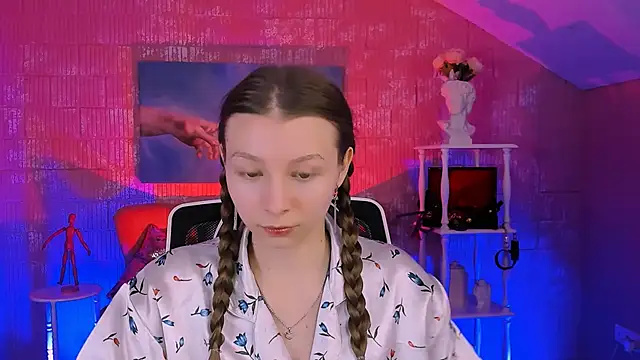 Snapshot of JulieDaniel chatting on 11-24-25, 08:25 JulieDaniel online show from 11-24-25, 08:25