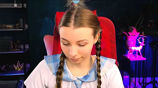 Snapshot of JulieDaniel chatting on 11-11-25, 04:29 JulieDaniel online show from 11-11-25, 04:29