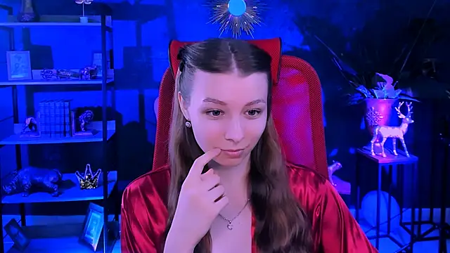 Snapshot of JulieDaniel chatting on 11-28-25, 04:23 JulieDaniel online show from 11-28-25, 04:23