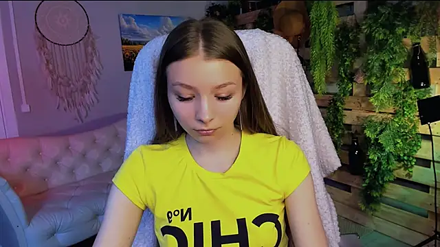 Snapshot of JulieDaniel chatting on 01-13-26, 08:18 JulieDaniel online show from 01-13-26, 08:18