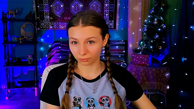 Snapshot of JulieDaniel chatting on 12-16-25, 04:50 JulieDaniel online show from 12-16-25, 04:50