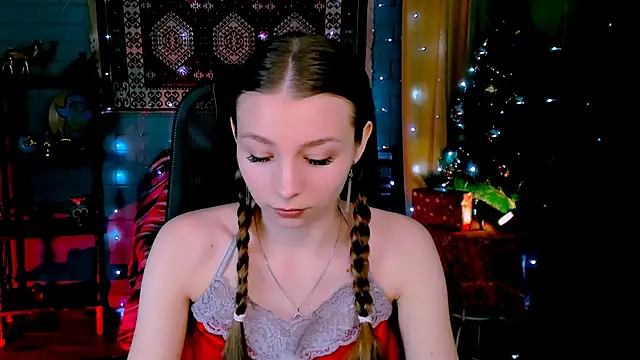 Snapshot of JulieDaniel chatting on 01-15-26, 04:16 JulieDaniel online show from 01-15-26, 04:16