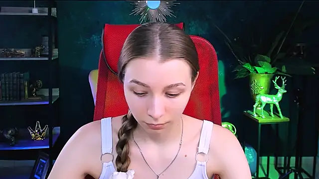 Snapshot of JulieDaniel chatting on 11-12-25, 04:27 JulieDaniel online show from 11-12-25, 04:27