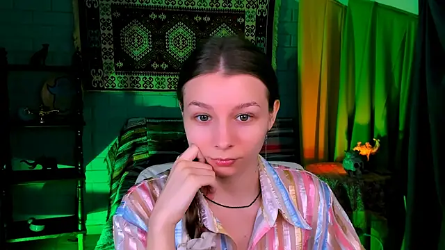 Snapshot of JulieDaniel chatting on 11-18-25, 04:16 JulieDaniel online show from 11-18-25, 04:16