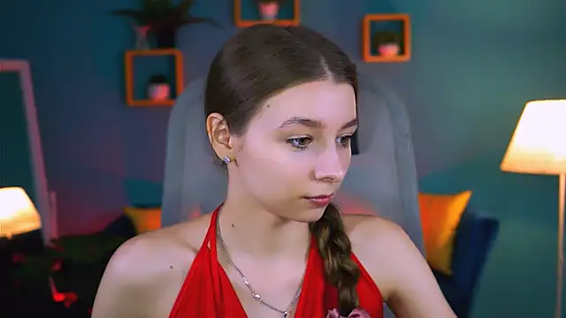 Snapshot of JulieDaniel chatting on 10-28-25, 04:24 JulieDaniel online show from 10-28-25, 04:24