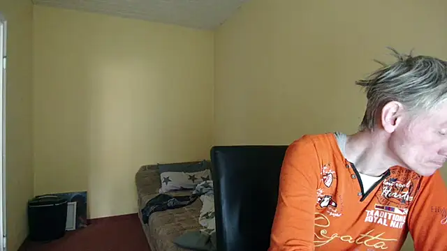 Snapshot of k74robert chatting on 02-21-26, 09:33 k74robert online show from 02-21-26, 09:33