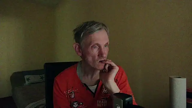 Snapshot of k74robert chatting on 02-12-26, 01:00 k74robert online show from 02-12-26, 01:00