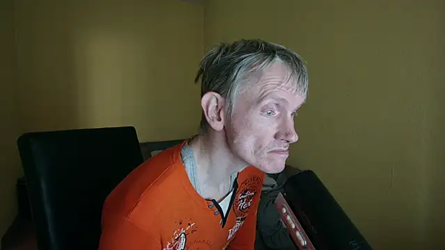 Snapshot of k74robert chatting on 02-08-26, 12:25 k74robert online show from 02-08-26, 12:25