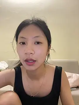 Snapshot of Lil-Gi chatting on 10-04-25, 04:41 Lil-Gi online show from 10-04-25, 04:41