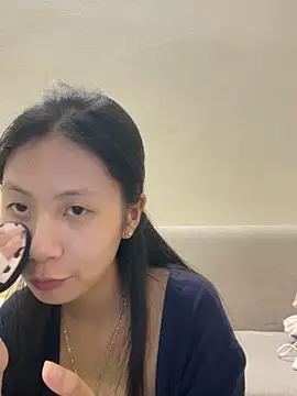 Snapshot of Lil-Gi chatting on 10-23-25, 03:21 Lil-Gi online show from 10-23-25, 03:21