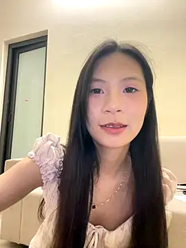 Snapshot of Lil-Gi chatting on 10-03-25, 03:35 Lil-Gi online show from 10-03-25, 03:35