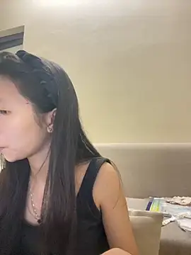 Snapshot of Lil-Gi chatting on 10-08-25, 03:02 Lil-Gi online show from 10-08-25, 03:02