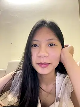 Snapshot of Lil-Gi chatting on 10-10-25, 03:13 Lil-Gi online show from 10-10-25, 03:13