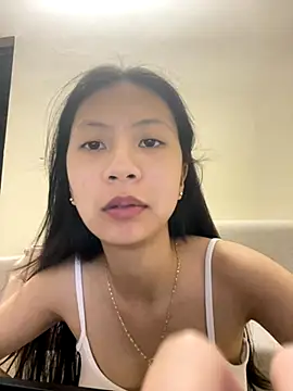 Snapshot of Lil-Gi chatting on 10-21-25, 03:44 Lil-Gi online show from 10-21-25, 03:44