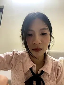 Snapshot of Lil-Gi chatting on 09-19-25, 04:44 Lil-Gi online show from 09-19-25, 04:44