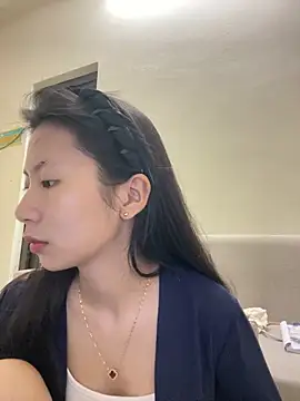 Snapshot of Lil-Gi chatting on 10-06-25, 01:56 Lil-Gi online show from 10-06-25, 01:56