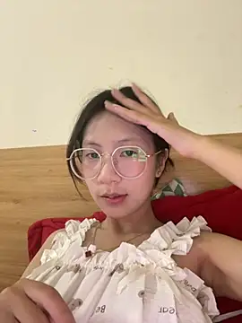 Snapshot of Lil-Gi chatting on 09-23-25, 02:13 Lil-Gi online show from 09-23-25, 02:13