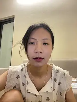 Snapshot of Lil-Gi chatting on 10-05-25, 03:47 Lil-Gi online show from 10-05-25, 03:47