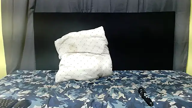 DarkBubble18 online show from 10-10-25, 09:04