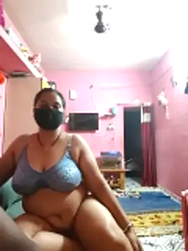 Snapshot of biggbobbsgirl chatting on 04-26-26, 06:38 biggbobbsgirl online show from 04-26-26, 06:38
