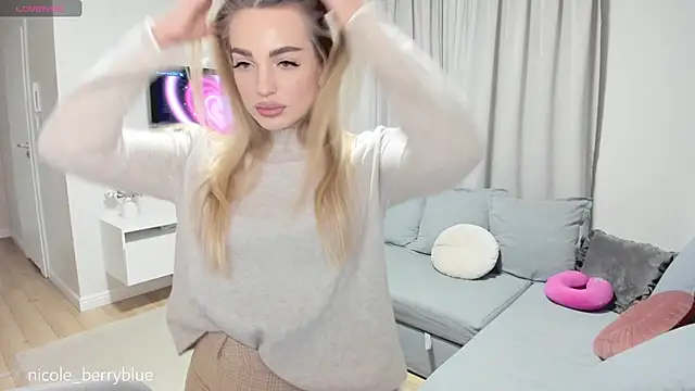 Snapshot of nicole_blueberry chatting on 10-19-25, 04:21 nicole blueberry online show from 10-19-25, 04:21