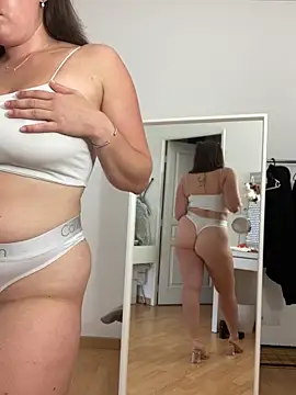 Snapshot of chloedlm5 chatting on 09-11-25, 10:04 chloedlm5 online show from 09-11-25, 10:04