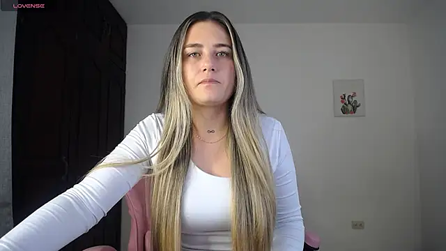 Veronika  Winslow  online show from 10-03-25, 08:27