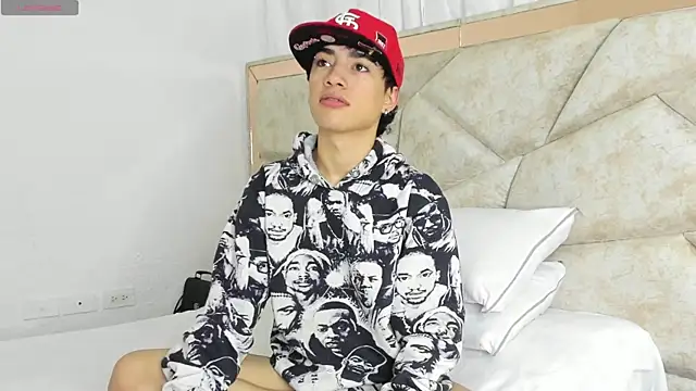 Thiago Divine  online show from 09-18-25, 01:36