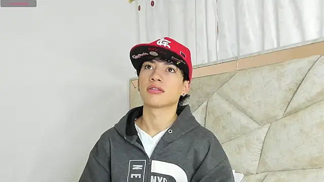 Thiago Divine  online show from 09-17-25, 01:13