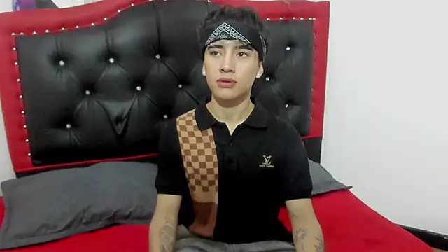 Thiago Divine  online show from 10-20-25, 08:53