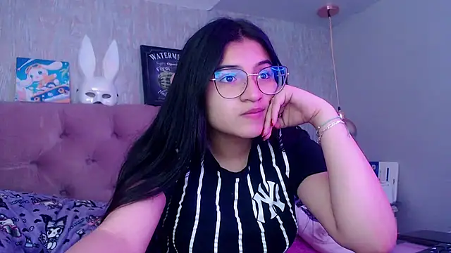 Snapshot of laurenelove chatting on 11-15-25, 02:48 laurenelove online show from 11-15-25, 02:48