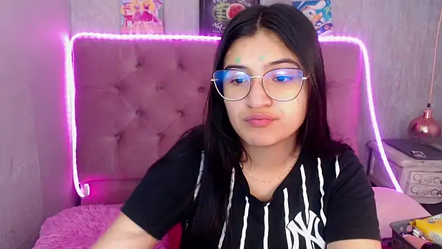 laurenelove online show from 10-01-25, 03:22