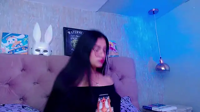 Snapshot of laurenelove chatting on 11-16-25, 03:33 laurenelove online show from 11-16-25, 03:33